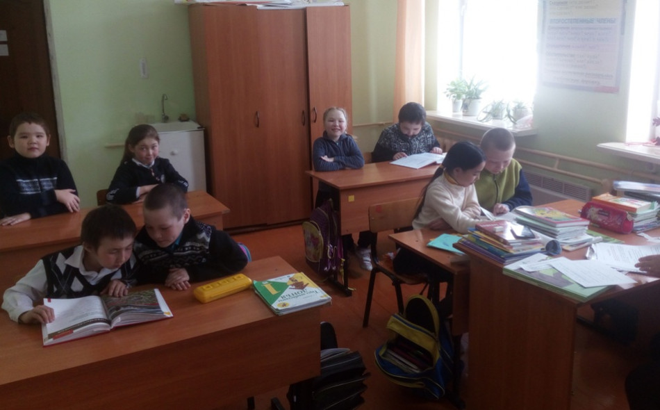 Учащиеся начальных классов д.Максютово